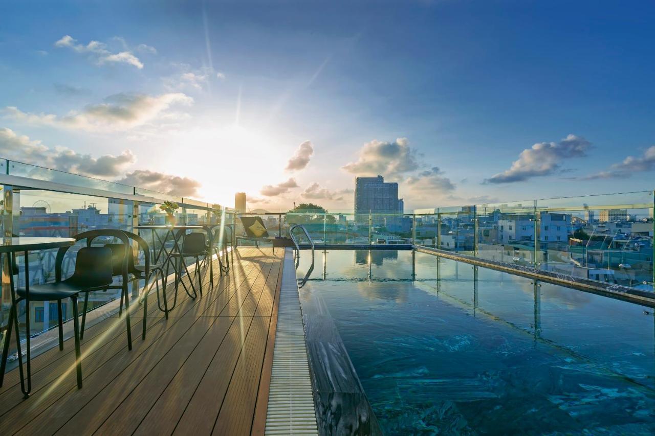 Lyn'S Hotel & Apartment Da Nang Exterior photo